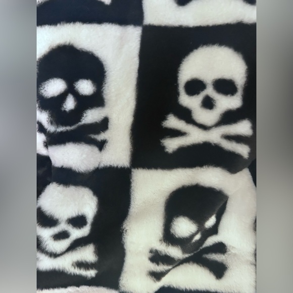 Halloween Oversized Skull Blanket by Novogratz NEW - Picture 4 of 4